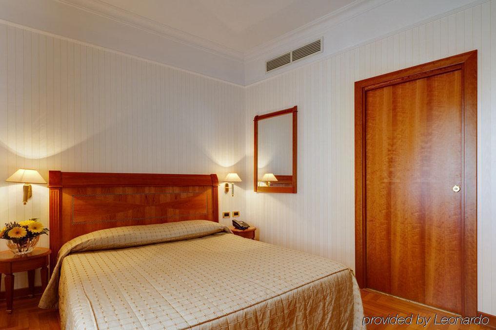 เรซิเดนซาโรมาเซนโตร Hotel ห้อง รูปภาพ